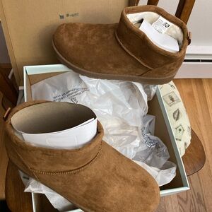 New size 8 Chestnut Ankle winter Boots